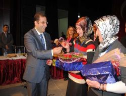 Hakkarili Kadın Çiftçiler, Birbiriyleriyle Kıyasıya Yarıştı