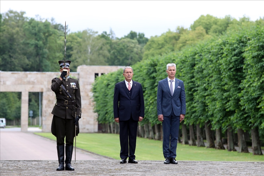 Milli Savunma Bakanı Akar Letonya'da..