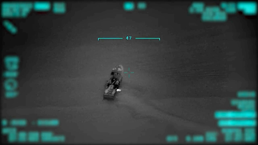 Deniz Kuvvetleri'ne ait İHA, Yunanistan'ın düzensiz göçmenlerin botunu geri ittiği anları görüntüledi