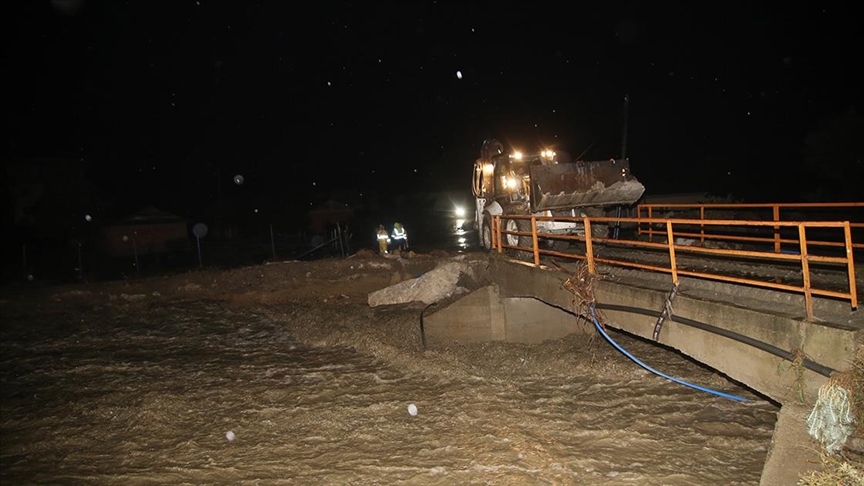 Kastamonu'da sağanak nedeniyle köprü zarar gördü