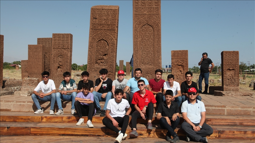 Ahlat Selçuklu Meydan Mezarlığı'nda Malazgirt Zaferi yoğunluğu