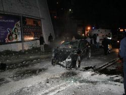 Virajı Alamayan Bir Araç, 15 Metre Yükseklikten Yola Düştü