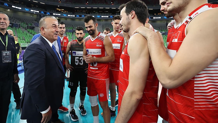 Dışişleri Bakanı Çavuşoğlu, "Filenin Efeleri’ni" Slovenya'da yalnız bırakmadı