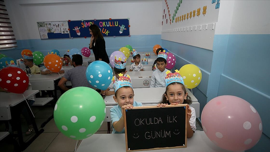 MEB, miniklerin okula uyum eğitimini veli seminerleri ile yarın başlatıyor