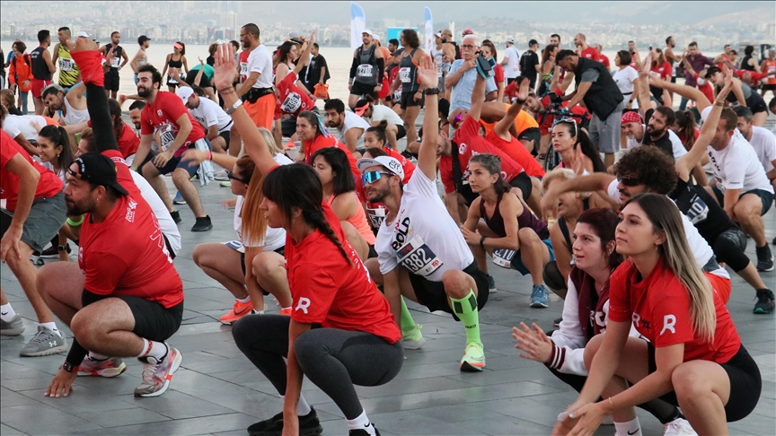 9 Eylül 'Uluslararası İzmir Yarı Maratonu' başladı