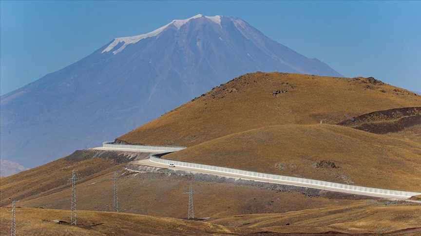 Van-İran sınırında inşa edilen güvenlik duvarının 64 kilometresi tamamlandı