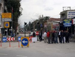 İzmir Büyükşehir Belediyesi'nin Kapattığı Yol, 700 Esnafı İflasın Eşiğine Getirdi
