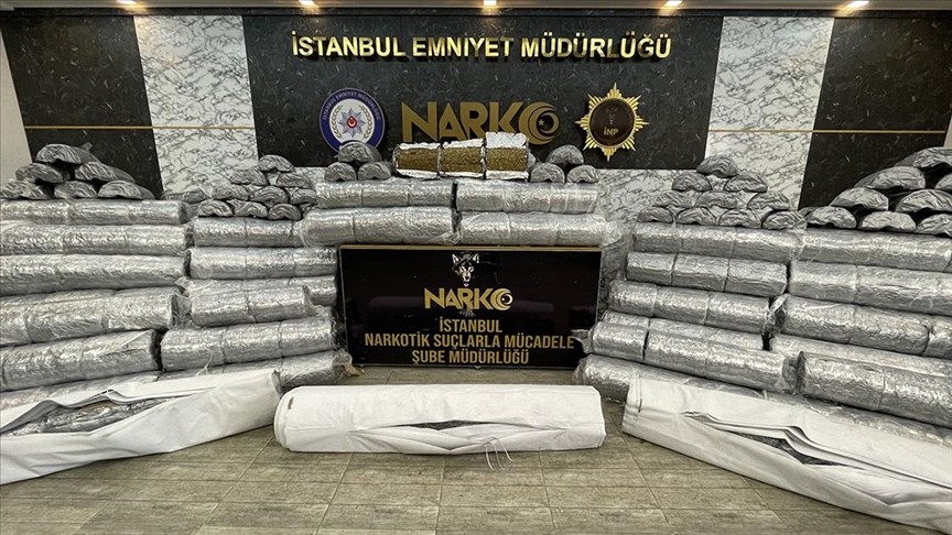Meksika'dan İstanbul Ambarlı Limanı'na gelen bir gemide 1 ton 580 kilo marihuana ele geçirildi