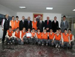 Şampiyon Öğrencilerden Valiye Ziyaret