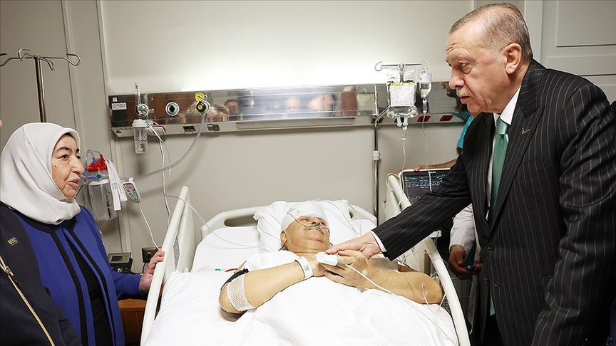 Cumhurbaşkanı Erdoğan, Binali Yıldırım'ı hastanede ziyaret etti