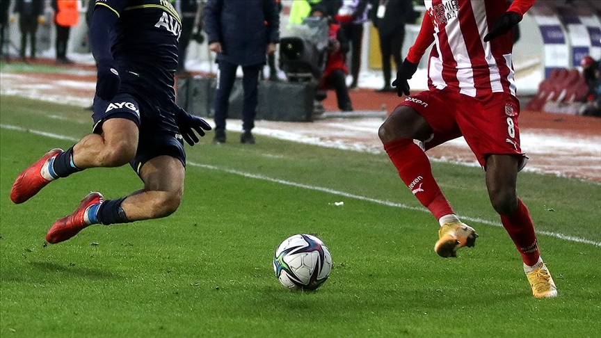 Fenerbahçe ile Sivasspor ligde 33. randevuda