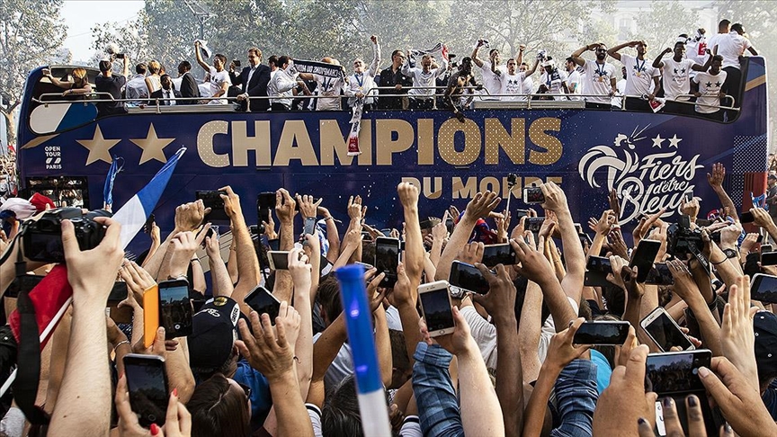 Dünya Kupası ev sahiplerine yaramıyor!