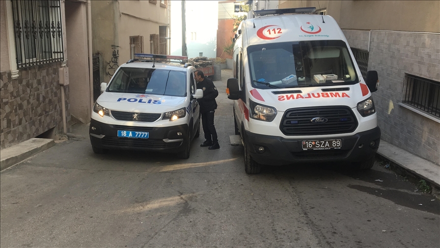 Sahte içkiden zehirlendiği şüphesiyle hastaneye kaldırılan 6 kişiden biri öldü