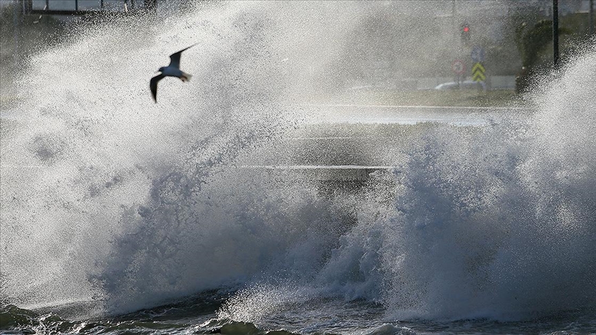 Marmara ve Kuzey Ege'de kuvvetli rüzgar bekleniyor..