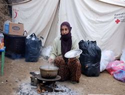 Depremzedeler Hayata Tutunmaya Çalışıyor..
