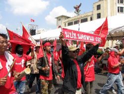 Tayland'da Muhalif 'kırmızılılar' Seçim İçin Sokaklarda