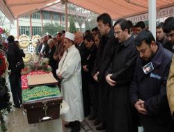 Ardahan'da Öldürülen Öğretmen Saadet Ulus Toprağa Verildi