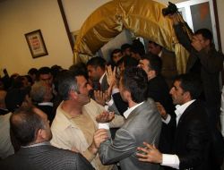 Tekel İşçileri, AK Parti İl Danışma Meclisi Toplantısı Bastı!