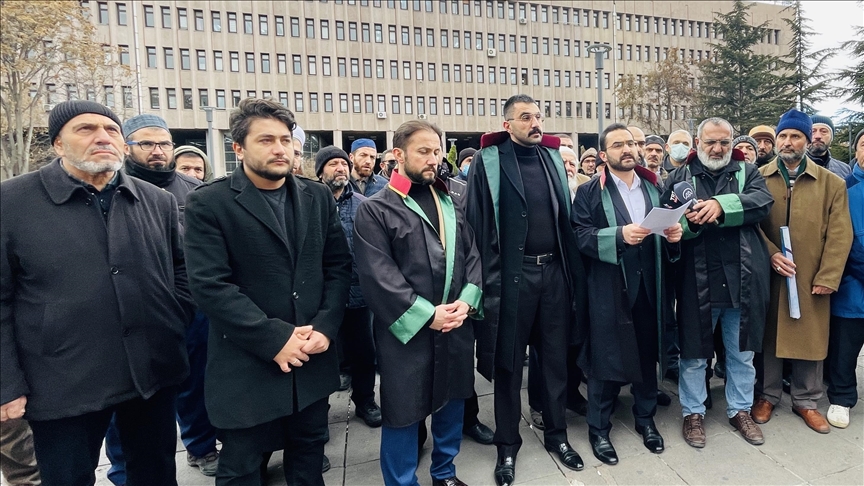 Hz. Muhammed'e hakaret ettiği öne sürülen öğretim görevlisine suç duyurusu