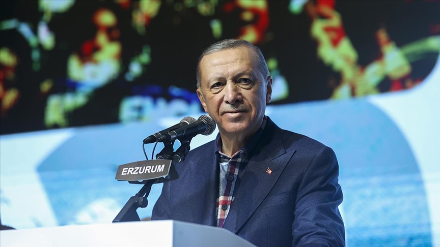 Erdoğan: Karadeniz'de keşfettiğimiz doğal gazı 2023'ün ilk çeyreğinde evlerimizde kullanacağız