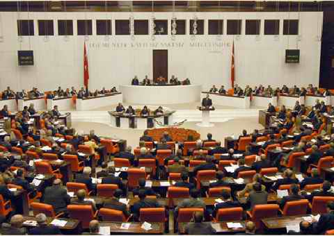 AK Parti, yasama yılını kitaplaştırdı, yargı reformu ilk sayfada yer aldı