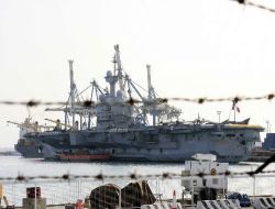 Fransız Uçak Gemisi Limasol Limanında..