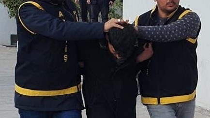 Hatay'da deprem nedeniyle yıkılan evden, ölen kişiye ait kredi kartlarını çalan zanlı tutuklandı