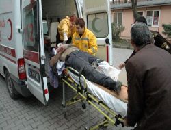 Kamyonla Çarpışan Otomobilde 1 Kişi Öldü, 2 Kişi Yaralandı
