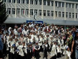 165 Çocuk Erkekliğe İlk Adım Attı
