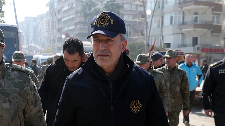 Deprem bölgesindeki Bakan Akar, NATO toplantısına katılmayacak!