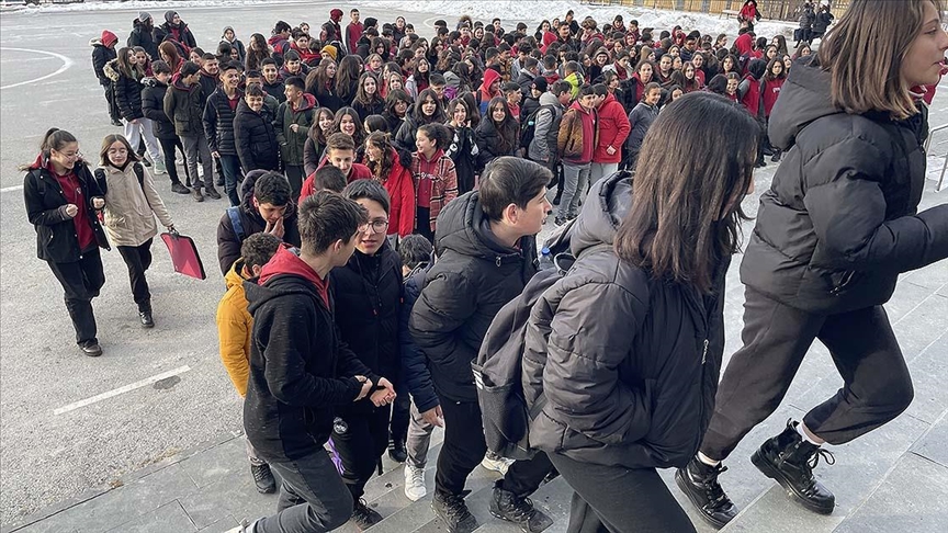 71 ilde öğrenciler ders başı yaptı