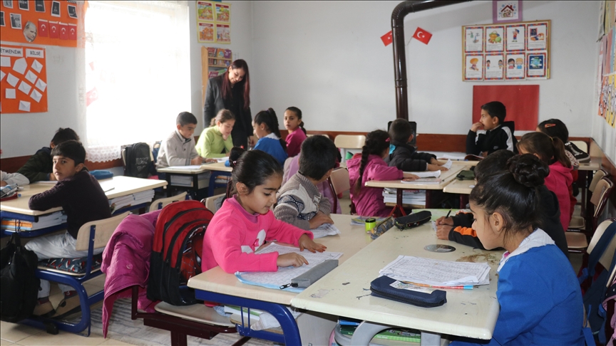 AĞRI'DA EĞİTİME KAR ENGELİ