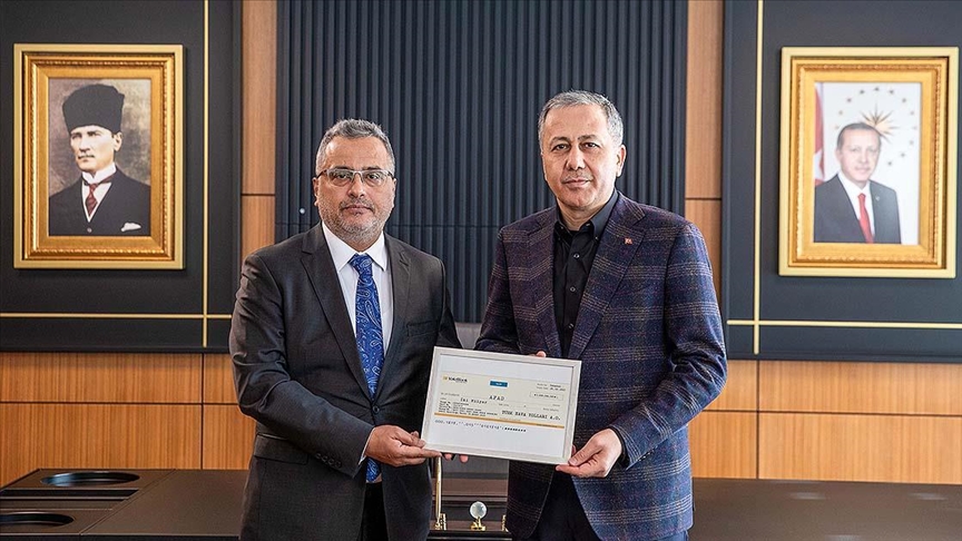 THY'nin "Türkiye Tek Yürek" kampanyasında açıkladığı 2 milyar lira, İstanbul Valisi Yerlikaya'ya teslim edildi