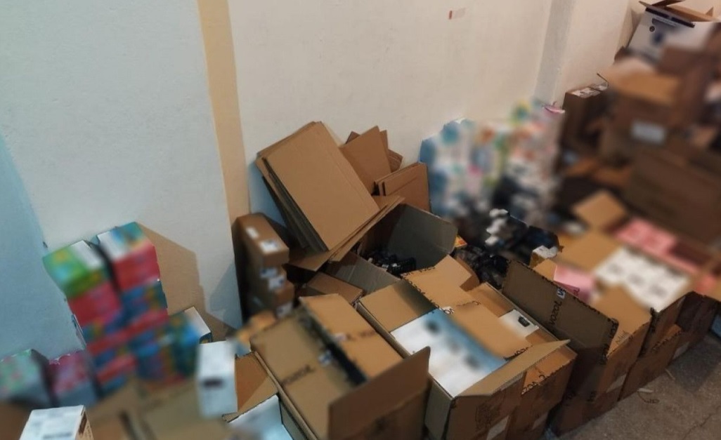 İSTANBUL'DA 40 MİLYON LİRALIK KAÇAK ELEKTRONİK SİGARA ELE GEÇİRİLDİ