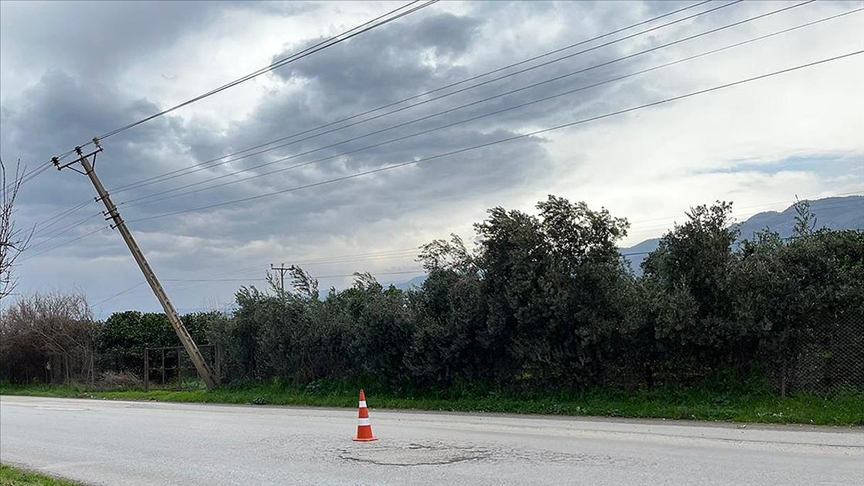 Meteoroloji'den deprem bölgesinde kuvvetli rüzgar ve fırtına uyarısı