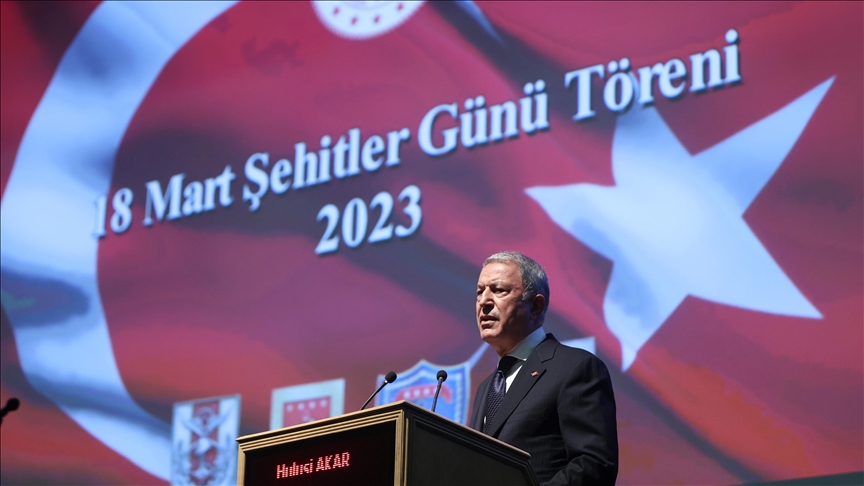 Akar: PKK/YPG destekçileri teröristlere helikopter vererek bir kez daha suçüstü yakalandı