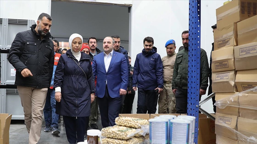 Varank, deprem sonrasında lojistik merkeze dönüştürülen kayısı deposunu ziyaret etti