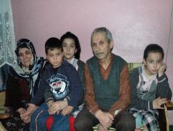 Annelerinin Terkettiği, Babalarının Borç Nedeniyle Evden Ayrıldığı 3 Kardeş Yardım Bekliyor