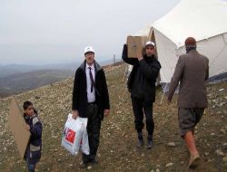 Sivil Toplum Kuruluşları Elazığ'daki Depremzedelerin Yardımına Koştu