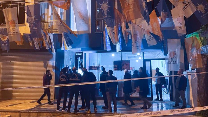 İstanbul'da AK Parti seçim irtibat bürosu önünde silahla ateş açıldı