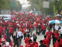 Tayland'da Muhalif Kırmızılılar 'kan Döktü'