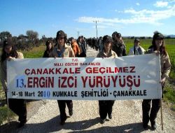 Çanakkale Geçilmez 13. İzci Yürüyüşü Kumkale Şehitliği'nden Başladı