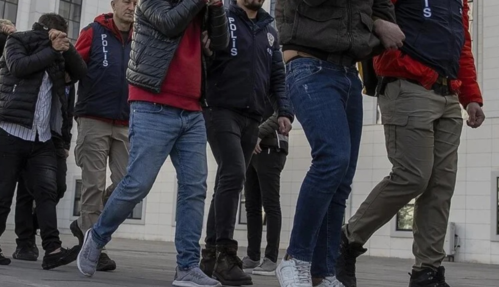 Ankara'da kamu kurumlarına ait 450 internet sitesine siber saldırı girişiminde bulunan 32 kişi gözaltında!