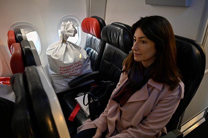 İspanya ve Polonya'dan oy pusulaları diplomatik kuryelerle Türkiye'ye gönderildi