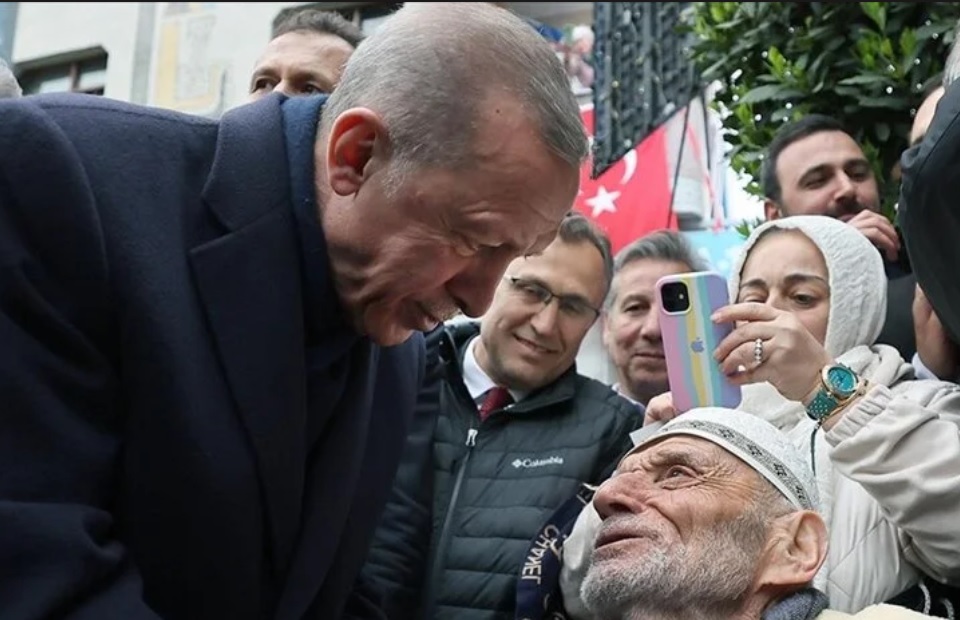 Cumhurbaşkanı Erdoğan, 85 yaşındaki Hüseyin Bayraktar ile buluştu