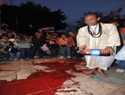 Tayland'da 'KANLI' Protesto