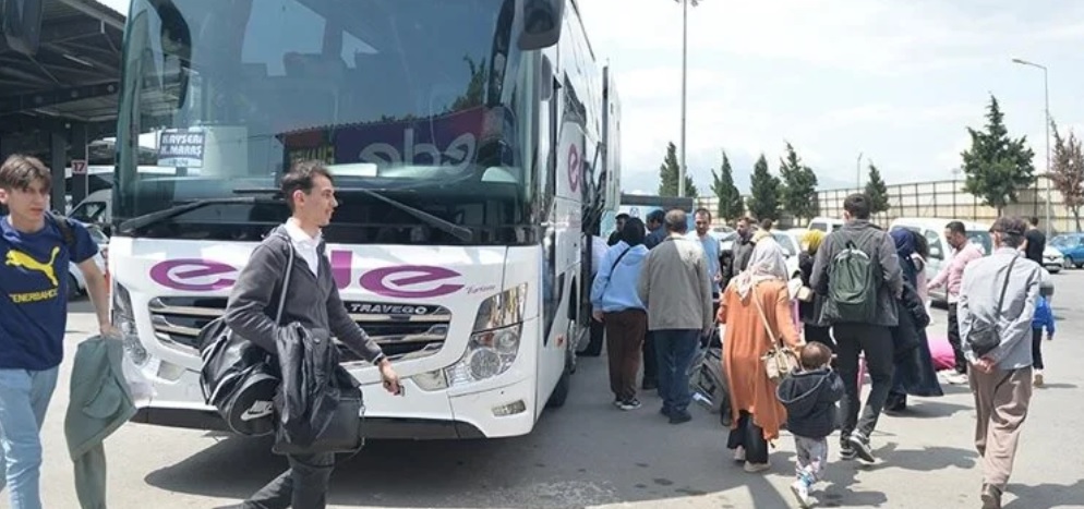 Depremler nedeniyle şehir dışına çıkan Kahramanmaraşlılar seçim için kente dönüyor