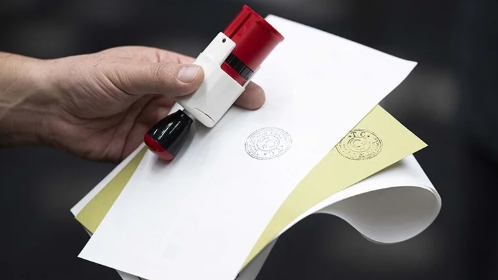 Türkiye yarın sandık başına gidecek!