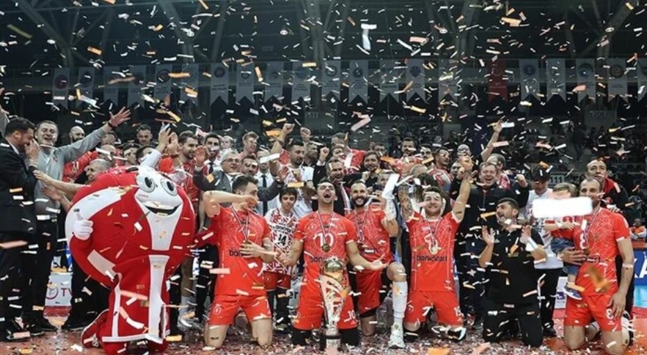 AXA Sigorta Efeler Ligi'nde Ziraat Bankkart, üst üste üçüncü kez şampiyon oldu
