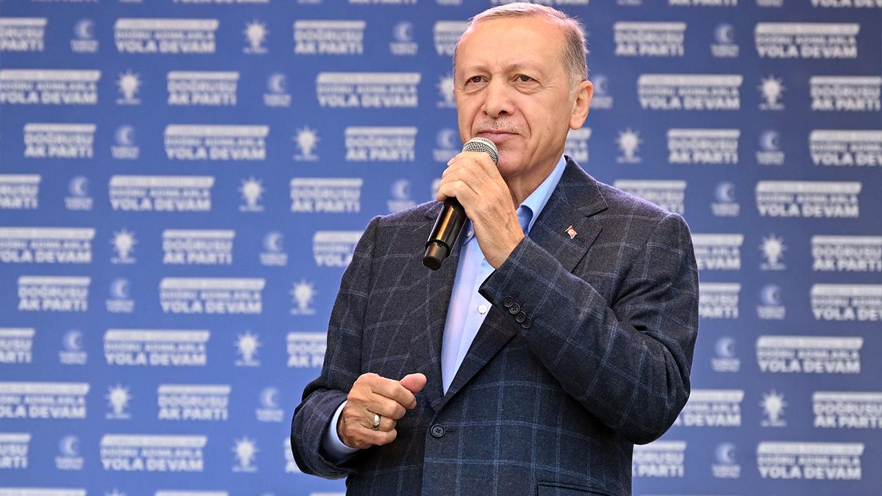 Erdoğan: Türk milletinin iradesine zincir vurulamayacağını gösterdik